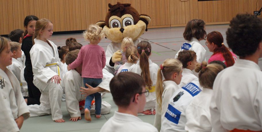 Yoko mit Kids klein
